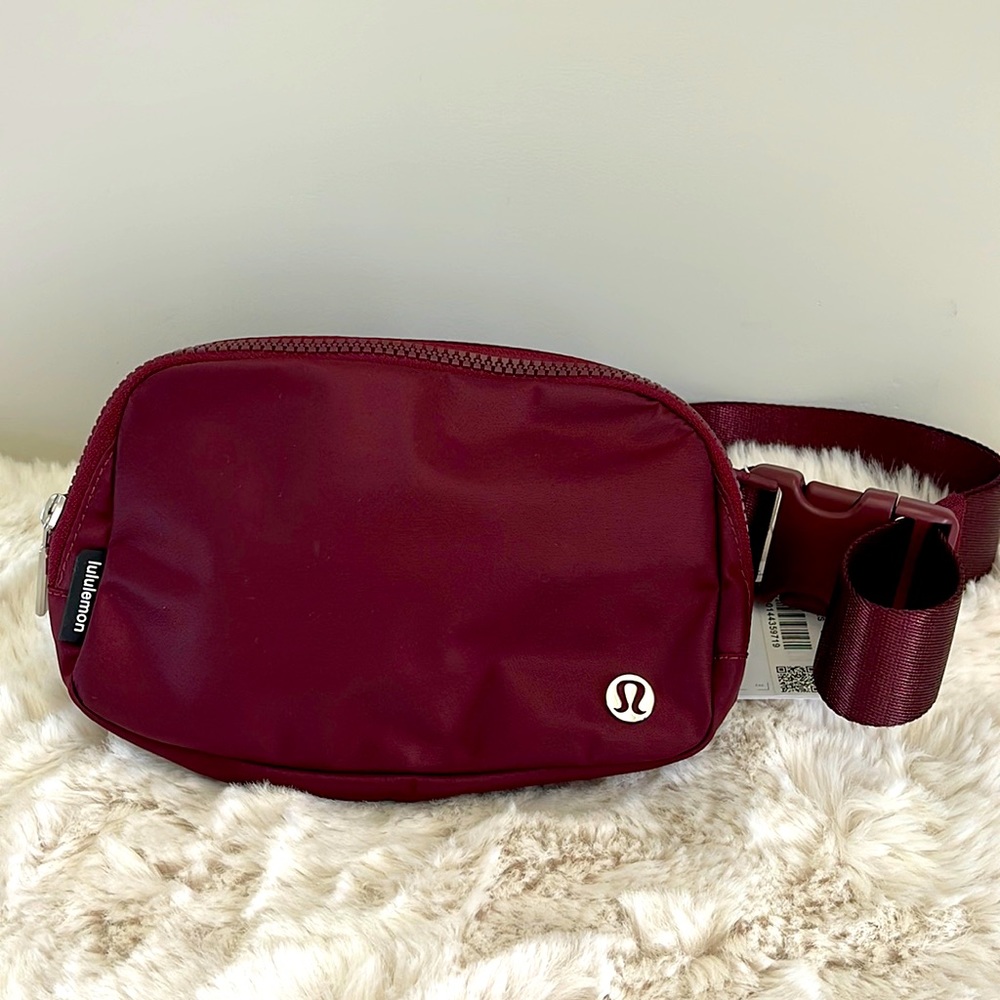 NWT Lululemon Merlot everywhere belt bag